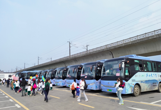 九江長運(yùn):廬山公交 春游時(shí)節(jié)運(yùn)輸忙