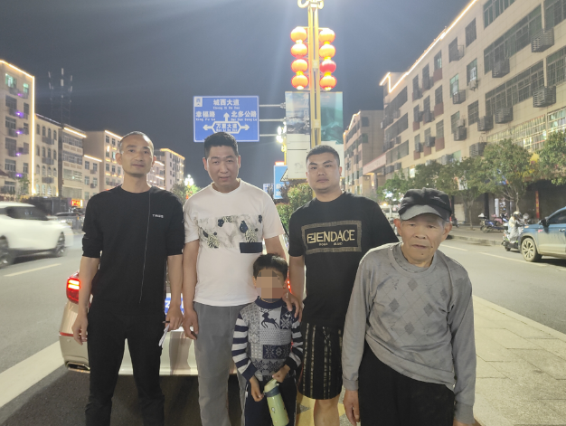 九江長運(yùn):小學(xué)生坐錯(cuò)站 工作人員助他回家