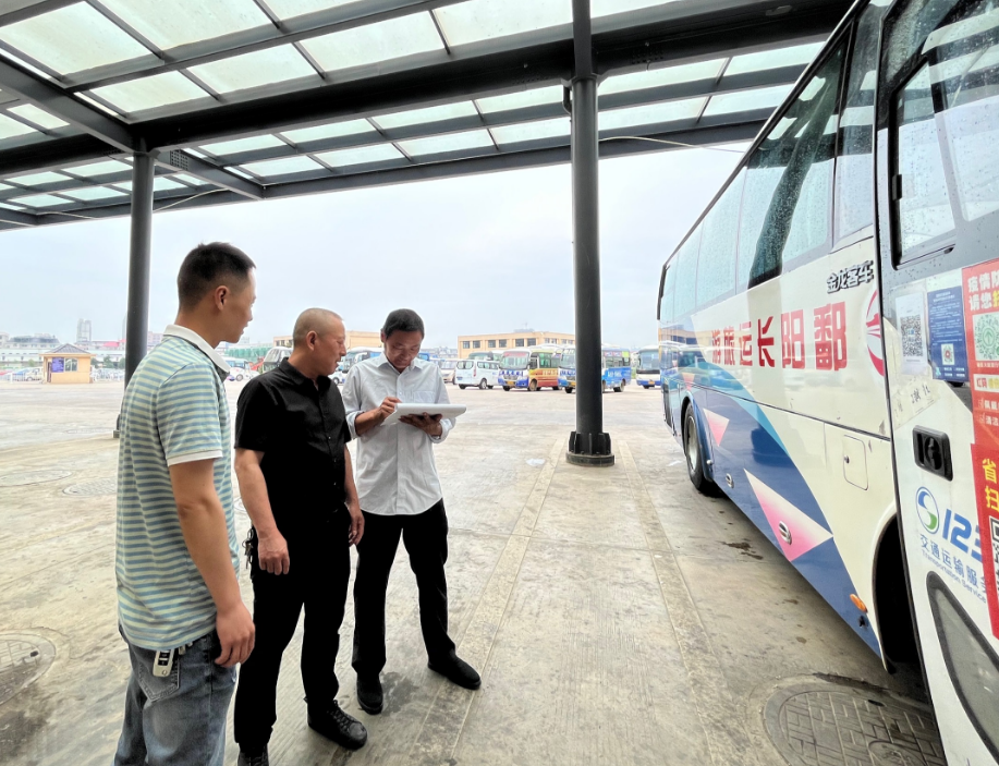 鄱陽長(zhǎng)運(yùn):開展車輛安全檢查 筑牢安全防線