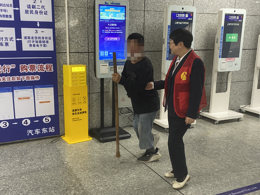 上饒汽運(yùn):開通綠色通道 助力旅客順利乘車