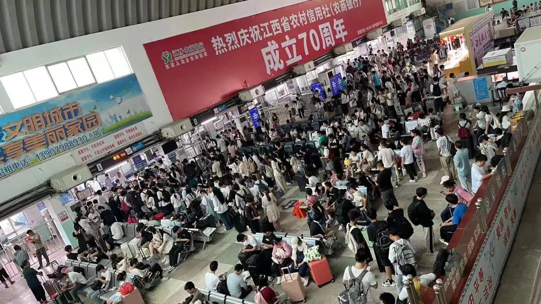 江西長(zhǎng)運(yùn)積極應(yīng)對(duì)中秋、國慶客流高峰