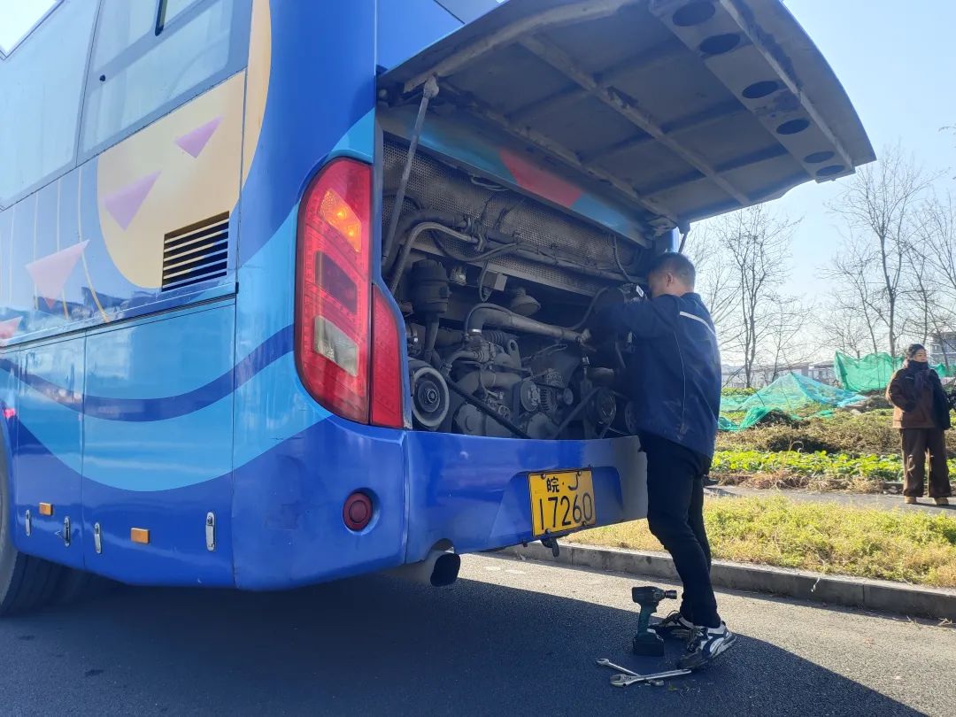 黃山長運:開展車輛突發(fā)機件故障應(yīng)急演練
